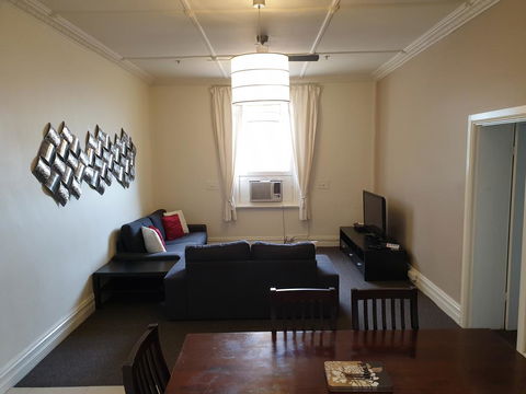 Balcony On Sixth Lodge - Accommodation Gladstone 2