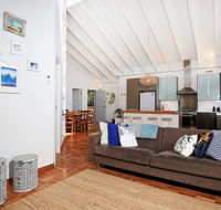 Balena  Culburra - Pet Friendly - 1 Min Walk to Beach - Accommodation Gladstone