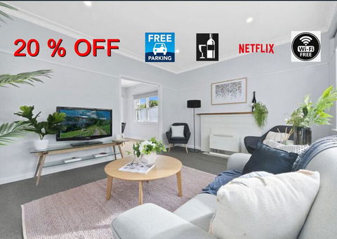BALLARAT CLOSE 2 CBD + HOSPITAL+3BR HOME+NETFLIX + WiFi + Gift - Accommodation Gladstone 0