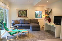 Balmoral Retreat a Garden Haven 2 Min to Beach