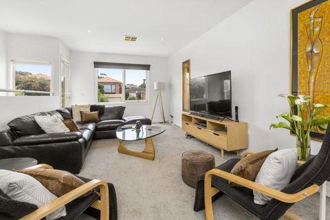 BANGALOW - MORNINGTON - Accommodation Gladstone 3