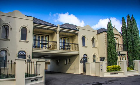 Banyan Place - Accommodation Gladstone 0