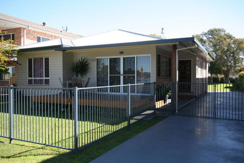 BANYANDAH 557 Ocean Drive NH - Accommodation Gladstone 0