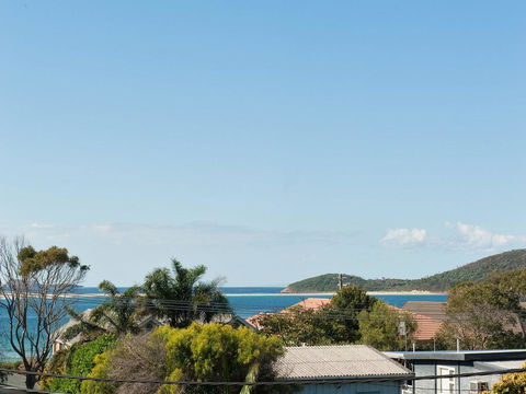Barefoot Bliss @ Fingal Bay - Accommodation Gladstone 1