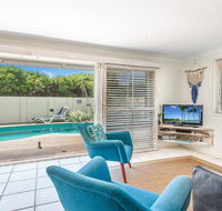 Barefoot in Lennox- WiFi - Foxtel - Pool - Accommodation Gladstone