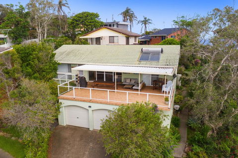 Barefoot Top Floor, 32 Skyline Crescent, Crescent Head - Accommodation Gladstone 3