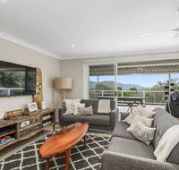 Barefoot Top Floor 32 Skyline Crescent Crescent Head - Accommodation Gladstone