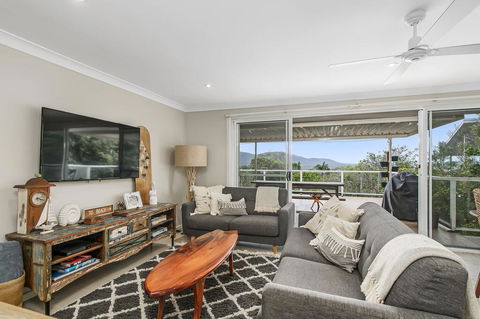 Barefoot Top Floor, 32 Skyline Crescent, Crescent Head - Accommodation Gladstone 0