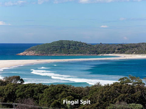 Barefoot' 7/44 Marine Drive - Fabulous Fingal Bay - Accommodation Gladstone 0