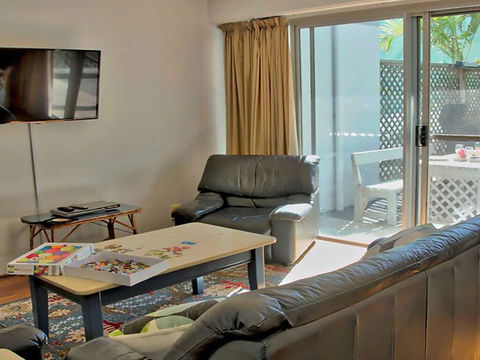 Barefoot' 7/44 Marine Drive - Fabulous Fingal Bay - Accommodation Gladstone 2