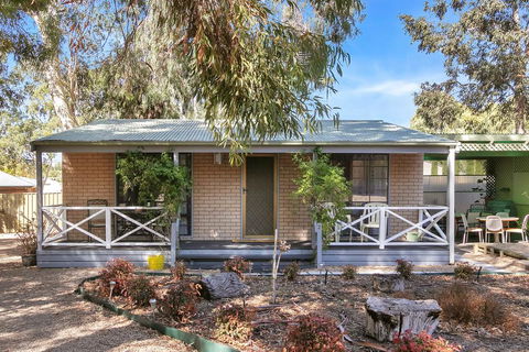 Barossa Country Cottages - Accommodation Gladstone 2