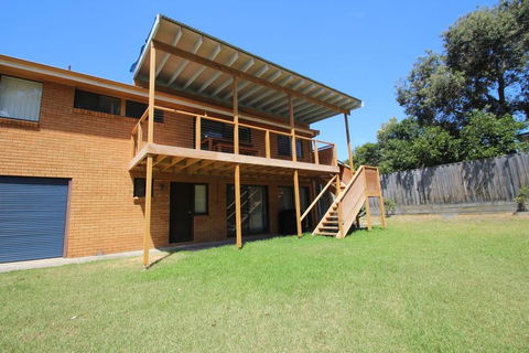 BARRELS AT BOOMERANG - Accommodation Gladstone 3
