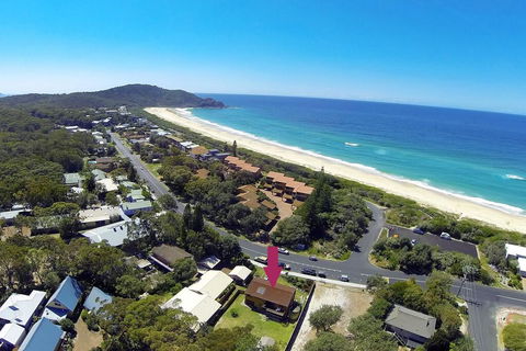 BARRELS AT BOOMERANG - Accommodation Gladstone 0