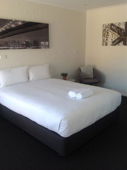 Bass And Flinders Motor Inn - Accommodation Gladstone 0