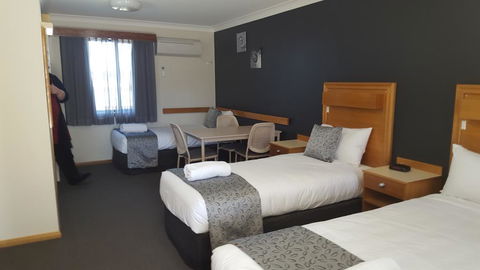 Bathurst Gold Panner - Accommodation Gladstone 2