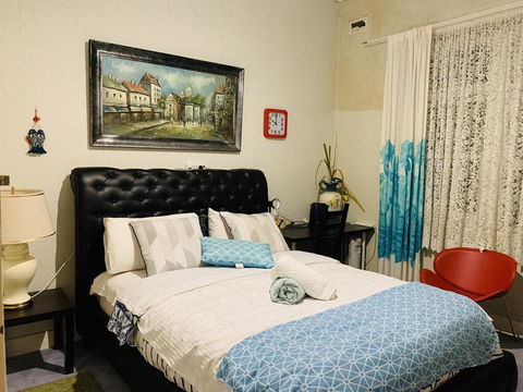 Bawlyn Room - Accommodation Gladstone 0
