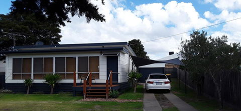 Bay Bell Cottage - Accommodation Gladstone 3