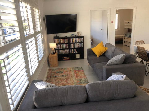 Bay Breeze Cottage - Accommodation Gladstone 2