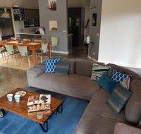 Bay Breeze Holiday Home - Accommodation Gladstone