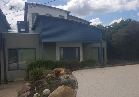 Bay Breeze Holiday Home - Accommodation Gladstone 1