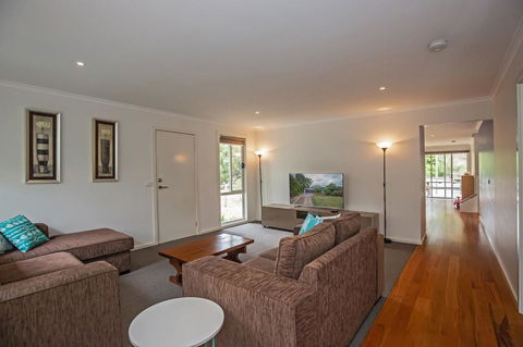 Bay Breeze Retreat - Accommodation Gladstone 3