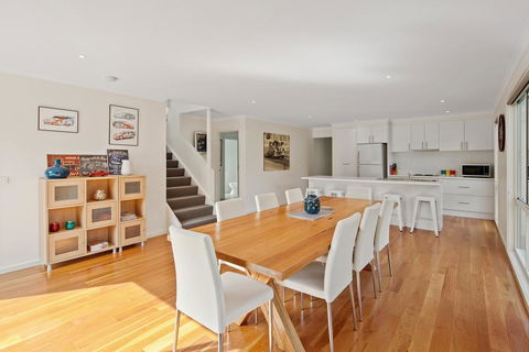 Bay Breeze Retreat - Accommodation Gladstone 0