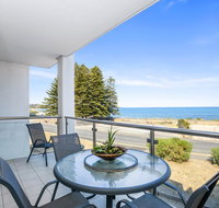 Bayline Beachfront Apartment no 4 - Accommodation Gladstone