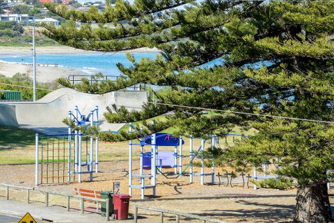 Bayline Beachfront Apartment No 4 - Accommodation Gladstone 3