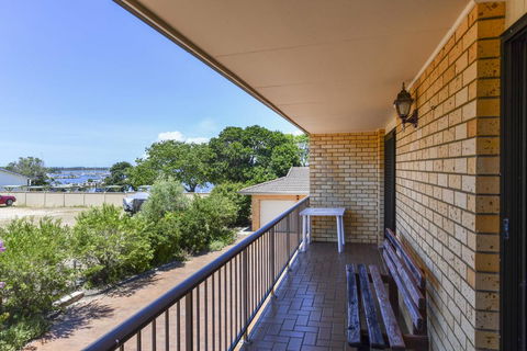 Bayside Beauty - Accommodation Gladstone 2