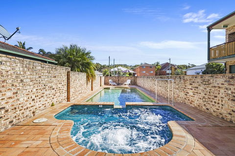 Bayswater Tweed - Accommodation Gladstone 1