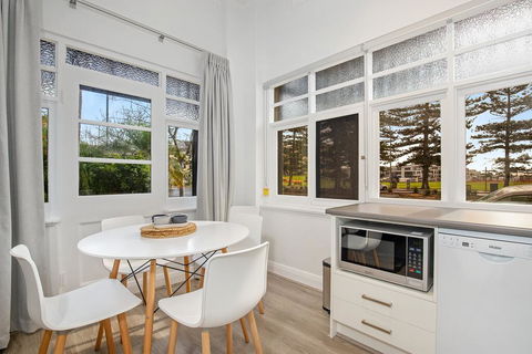 Bayview Apartments - Accommodation Gladstone 2