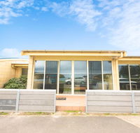 Bayview no 2 - Next to the Beach - Accommodation Gladstone