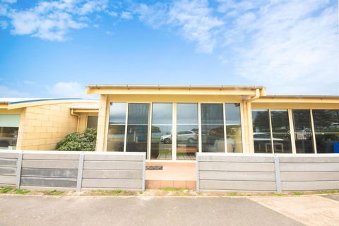 Bayview No 2 - Next To The Beach - Accommodation Gladstone 0