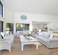 Beach 'Shac' on Parkway - Accommodation Gladstone