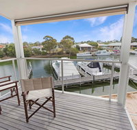 Beach 2 - waterfront villa and beach - Accommodation Gladstone