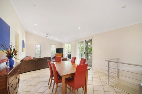 Beach Affair - 10 Callitris Crescent - Accommodation Gladstone 1