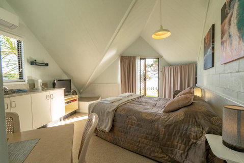 Beach Cabins Merimbula - Accommodation Gladstone 2