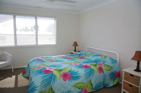 Beach Club 2, 5 Gowing Street - Accommodation Gladstone 2