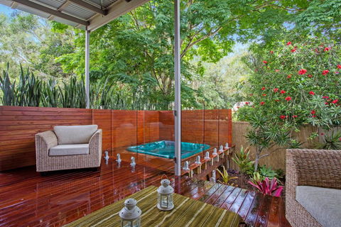 Beach Cottage On Cassia Avenue, Central Coolum Beach - Accommodation Gladstone 0
