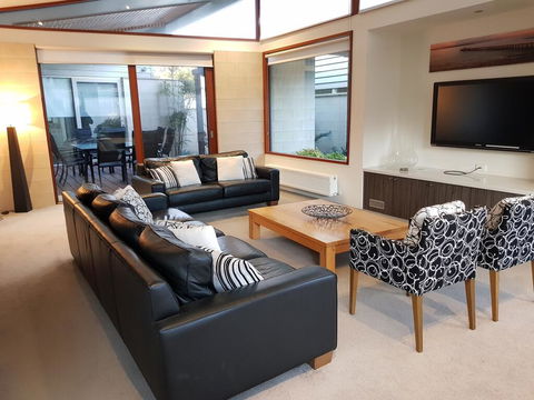 Beach Haven - Accommodation Gladstone 0