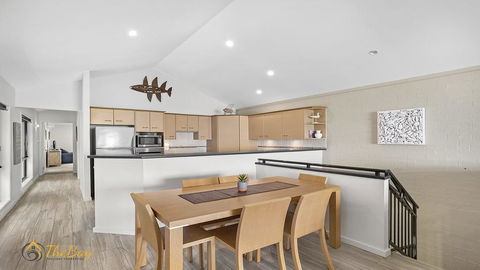 Beach House 72A Marine Drive - Fingal Bay - Accommodation Gladstone 3