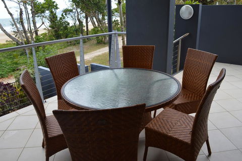 Beach House Apartment 1 - Accommodation Gladstone 3