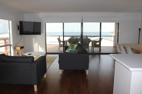 Beach House At Arno - Accommodation Gladstone 2