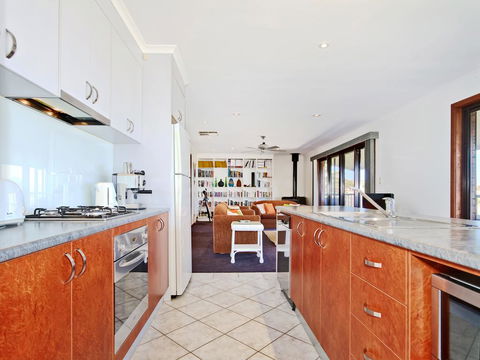 Beach House At Moana - Accommodation Gladstone 2