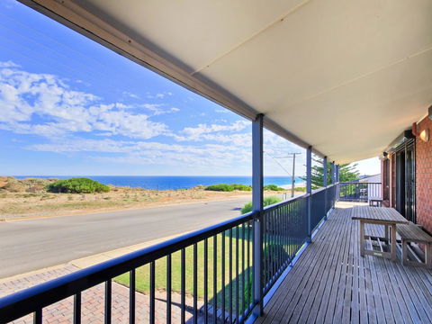Beach House At Moana - Accommodation Gladstone 0