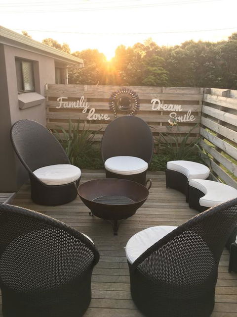 Beach House Getaway 2 - Accommodation Gladstone 1