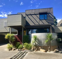 Beach Retreat Townhouse - Accommodation Gladstone