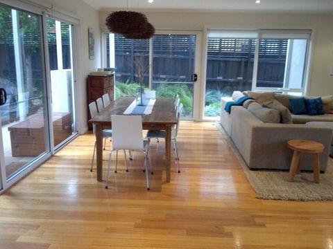 Beachcomber - Accommodation Gladstone 2