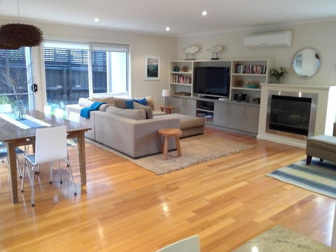 Beachcomber - Accommodation Gladstone 1
