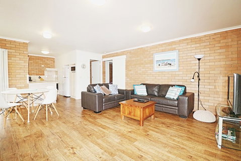Beachcomber - Pet Friendly - Accommodation Gladstone 2